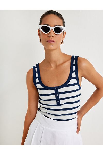 Koton Μπλουζάκι με λουράκι U-Neck Snap - Λεπτομέρεια με κουμπιά