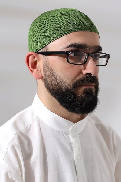 ihvanonline Детайлна плетена молитвена шапка със зелен сапфир и шам фъстък