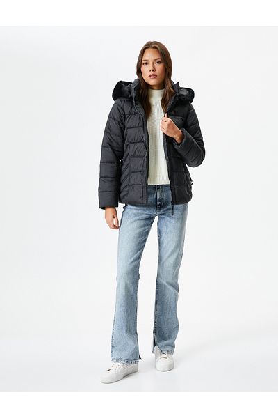 Koton Kurze Pufferjacke mit Gürtel und abnehmbarer Kapuze