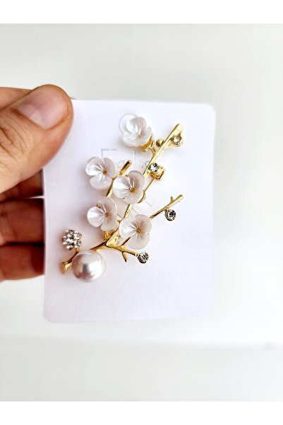ARBABAG&ACCESSORY BEYAZ SEDEFLİ  JAPON ÇİÇEĞİ FİGÜR MODEL BROŞ ( YAKA İĞNESİ )