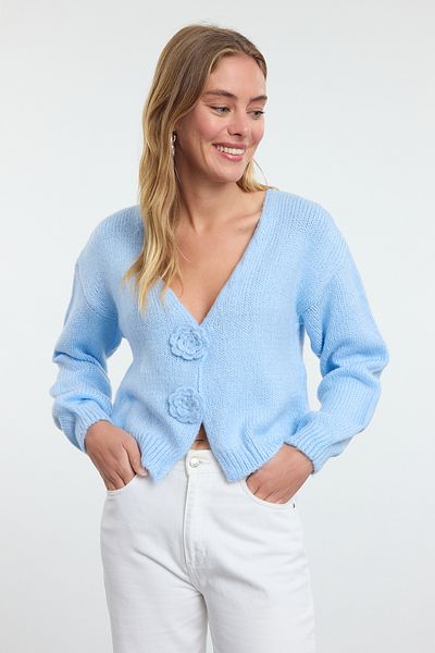 Trendyol Collection Hellblaue, rosafarbene, detaillierte Strickjacke TWOAW25HI00242