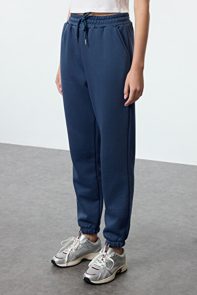 Trendyol Collection Pantaloni de trening tricotați de bază Indigo cu fleece gros în interior TWOAW22EA0468