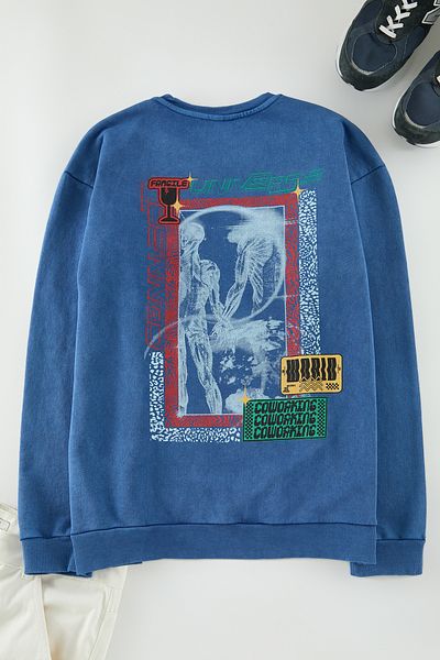 Kolekcia Trendyol Indigo 100% bavlna Oversize/Wide Cut Vintage/Falky Effect Back Printed Mikina TMNAW24SW00080