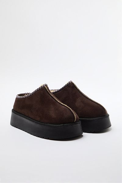 TRENDYOL SHOES Dunkelbraune Damen-Stiefeletten mit Stickereidetails und Fell innen und dicker Sohle TAKAW25BO00028