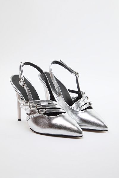 TRENDYOL SHOES Dámské boty na tenkém podpatku se stříbrnou špičkou - Takaw25To00008