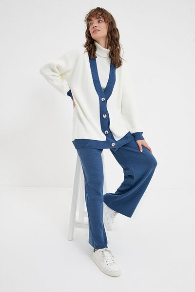 Trendyol Modest Strickset mit Cardigan und Hose mit Indigo-Streifendetail TCTAW22AU0156