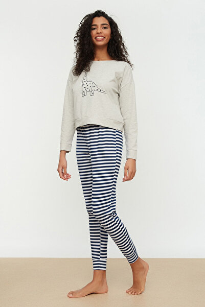 Trendyol Collection Pamut nyomott póló és kocogó hálóruha szett - THMAW21PT0240