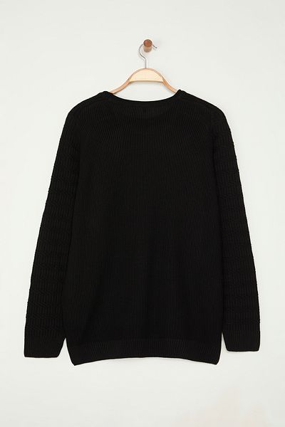 Trendyol Collection Plus Size Black Textured Knitwear Sweater - Slim Fit, Crew Neck Tmnaw25An00004