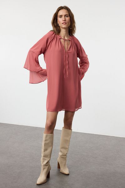Trendyol Collection Μίνι χειμωνιάτικο φόρεμα Dusty Rose - Μασίφ βολάν, υφαντό, TWOAW25EL00559