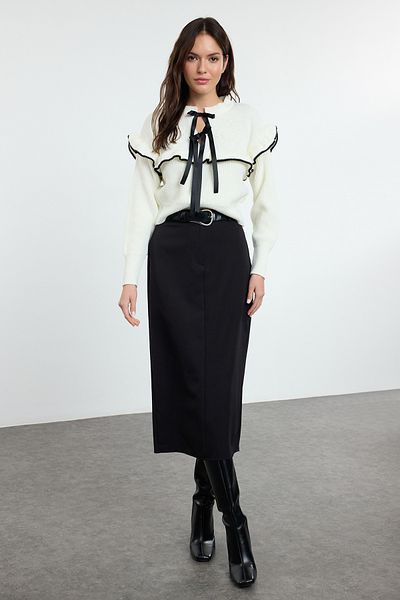 Trendyol Collection Ecru pletený svetr - Twoaw25Kz00383 se stuhou, mašlí a detaily volánků