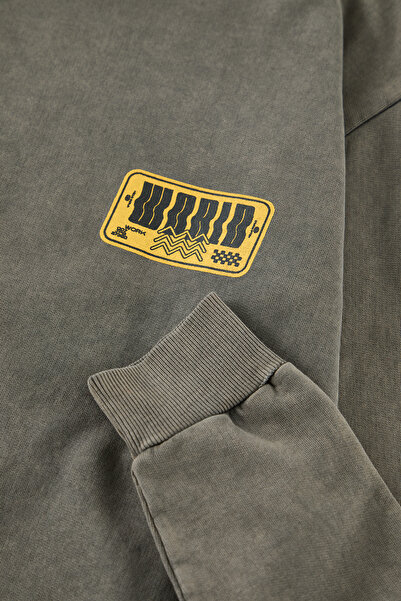 Trendyol Collection Кафяв суитшърт с широка разкроена - блед ефект, щампа на гърба, 100% памук Tmnaw24Sw00080