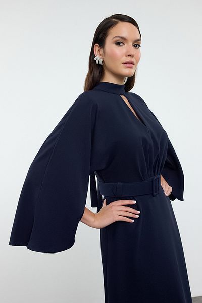 Trendyol Collection Sötétkék szőtt stílusos estélyi ruha éjszakai ballagási ruha TPRAW25EL00075