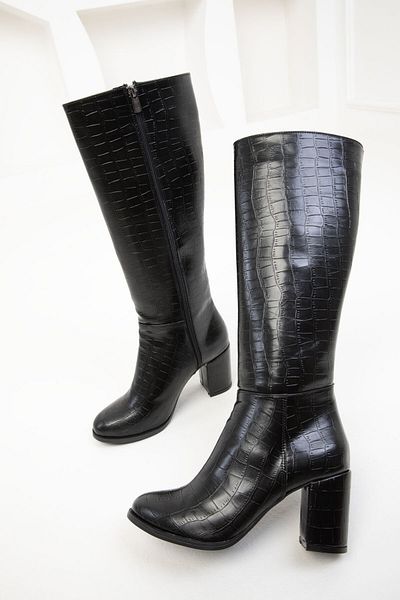 SOHO Schwarze Damenstiefel aus Krokodilleder 17548