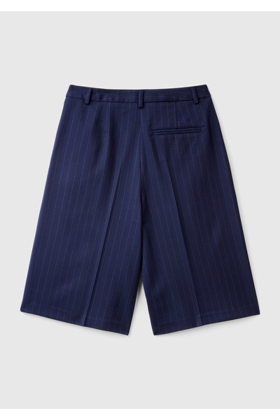 United Colors of Benetton Kadın Lacivert Viskoz Karışımlı Pile Detaylı İnce Çizgili Bermuda Şort