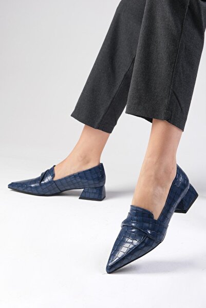 Mio Gusto Жіночі туфлі Vilda темно-синього кольору з гострим носком на коротких підборах