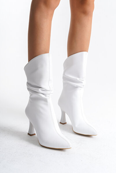 MARSEDO Kadın Topuklu Sivri Burun Körüklü Arkadan Fermuarlı Kadeh Ökçe Bot Sara Beyaz