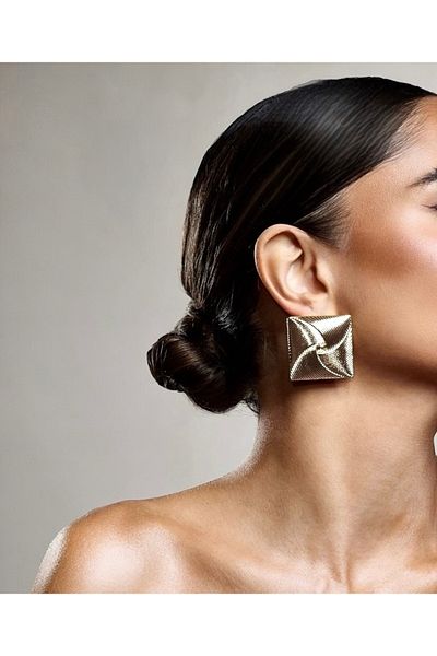 neslyaccessories سلسلة Vip - حلق بتفاصيل لوحة مربعة