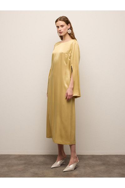 BAQA Open Collar V Detail Long Sleeve Dress on the Back