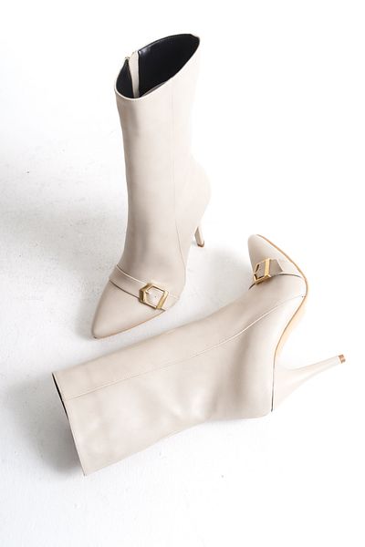 Shoesers Γυναικείες λεπτές ψηλοτάκουνες μπεζ μπότες με φερμουάρ με μυτερή πόρπη ειδικής σχεδίασης