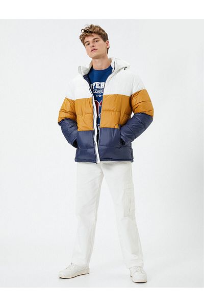 Koton Pufferjacke mit Kapuze und Farbblock und Reißverschlusstasche