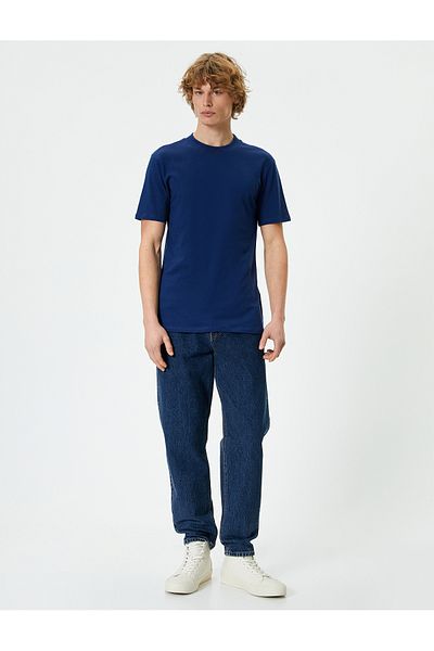 Koton Basic-T-Shirt mit Rundhalsausschnitt, kurzen Ärmeln und schmaler Passform aus Baumwolle