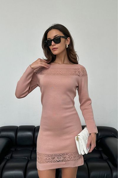 AQE FASHION Γυναικείο πλεκτό φόρεμα με λαιμόκοψη με δαντέλα με λεπτομέρεια σε σκόνη