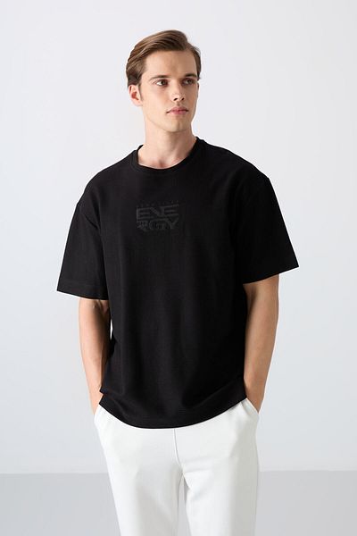 TOMMY LIFE Ανδρικό μπλουζάκι με τυπωμένη υφή από μαύρη βαμβακερή χοντρή επιφάνεια - 88336