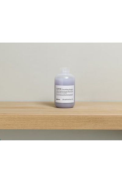 Davines LOVE/Smoothing: شامبو لفرد الشعر المجعد - 250 مل COD.75586 BEAUTYSECRETSQ2
