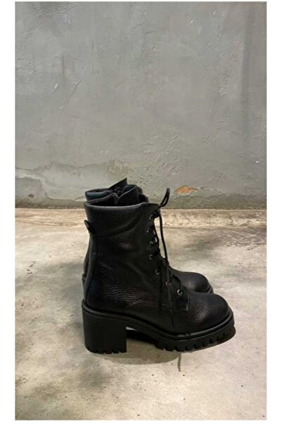 LA PASSION TOPUKLU SIYAH DERİ POSTAL