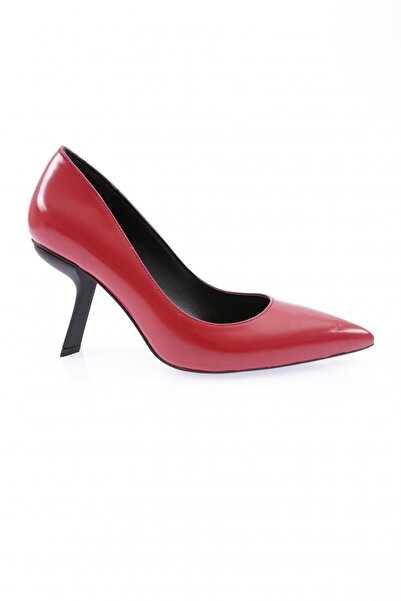 DGN حذاء نسائي بكعب منخفض ومقدمة مدببة وإكسسوارات باللون العنابي 2171112859