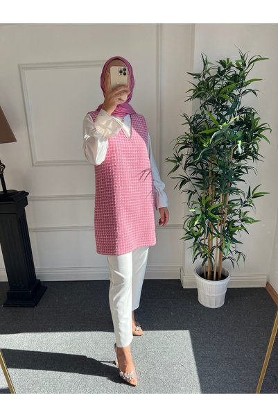 Nisa Nalbantoğlu Pink Glittered Tweed Hijab Sweater