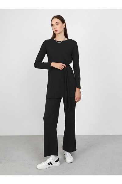 Benin Schwarzes Set aus Camisole-Tunika und Hose mit Gürtel - Basic