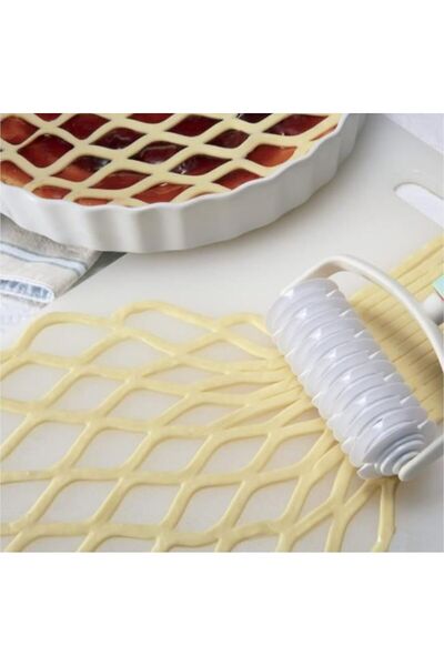 deryame Lattice Shaped Dough Cutter And Shaper