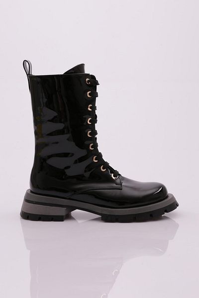 DGN Μαύρες γυναικείες μπότες λουστρίνι - Lace Up, Another Waist 511521085