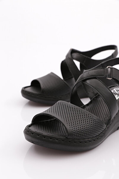 DGN 1005 Model Thick Heeled and Velcro Women's Sandals