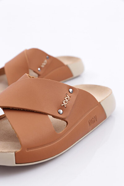 DGN Дамски чехли - с кръстосани презрамки, кафяви Модел: 26372623