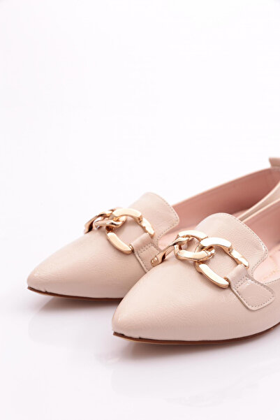 DGN Kadın Demir Aksesuarlı Babet Bej Kırışık Rugan 211252621