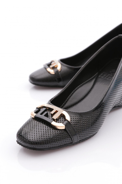 DGN Women's Metal Accessory Wedge Heeled Shoes Black 354753539