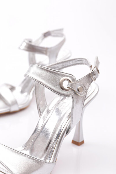 DGN Arkadan Bağlamalı Topuklu Ayakkabı Gümüş Metalik 51273564