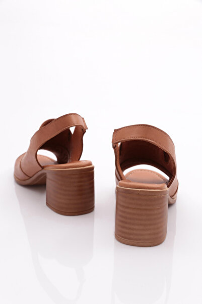 DGN 1825 Model dámských sandálů