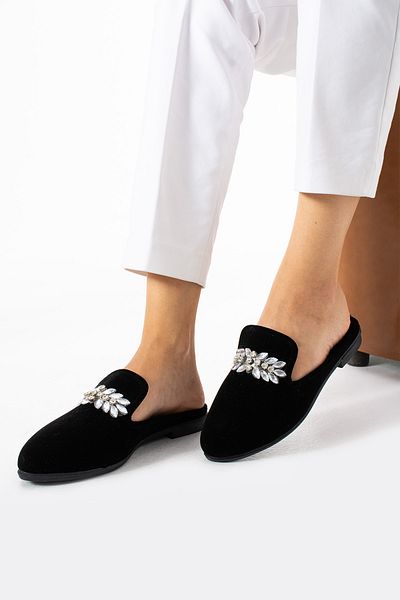 Moda Devrin Black Nubuck Floral Pointed Home and Outdoor Slippers