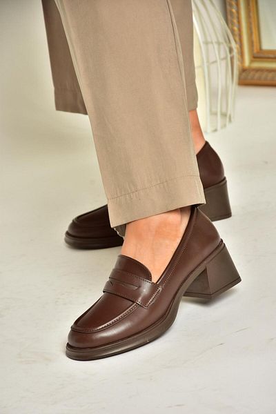 Fox Shoes T 820145309 Кафяви дамски обувки на дебел ток
