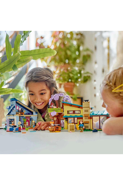 TOYFEST منازل عائلية للأصدقاء أولي وبيزلي - لعبة بناء متعددة القطع 1126 قطعة 42620
