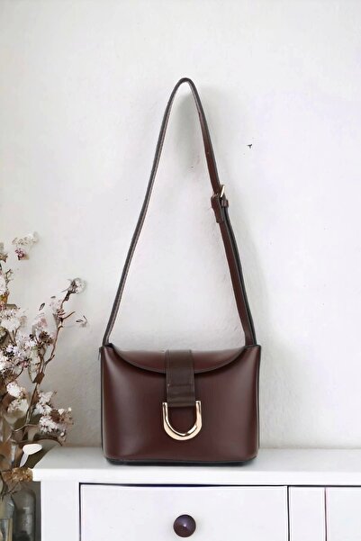 Glemix Amy Acı Kahve Cilt Toka Aksesuarlı Kutu Formlu Kadın Omuz Çantası