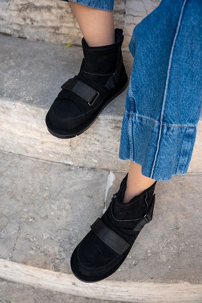 LAMİNTA Γυναικείες μπότες Lescar Black Suede με λεπτομέρεια σχεδίασης με γούνα μέσα στη ζώνη