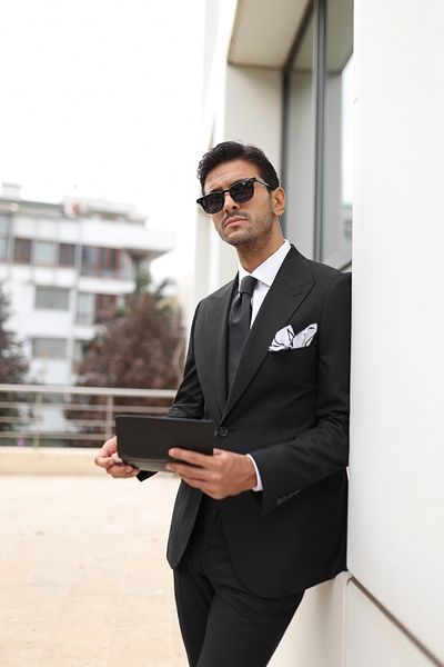 AEK FIORE Men's Black Textured Suit