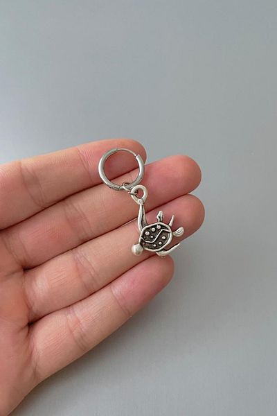 Jaida Moda Unisex Silver Turtle Figured Steel Hoop Earrings