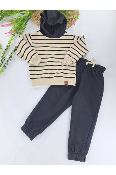 Butik Erkek Çocuk Eşofman Takımı Mevsimlik Siyah Renk Çizgi Detaylı Beli Paça...