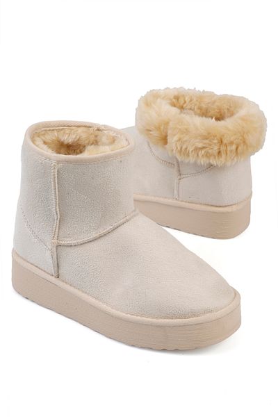 Capone Outfitters Mittelgroße Damenstiefel aus Fell mit dicker Sohle und runder Zehenpartie