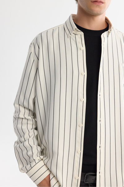 Avva Erkek Beyaz Alttan Britli Yaka Çizgili Rayon Regular Fit Gömlek A42Y2051